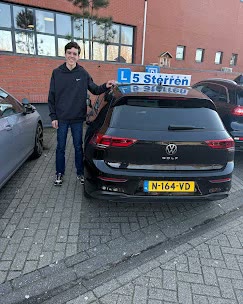 Leerling Geslaagd na faalangst rijles bij Rijschool 5 Sterren in Amsterdam